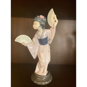 Lladro. Japanese geisha figurine.